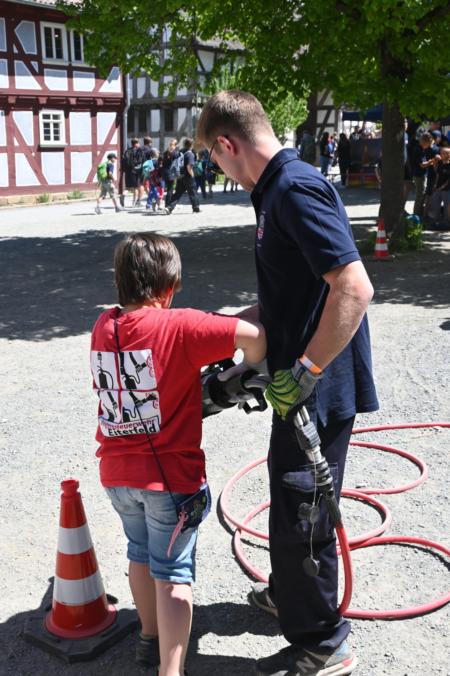 Umgang mit hydr. Rettungsgerät am Bergsträßer Aktionsstand